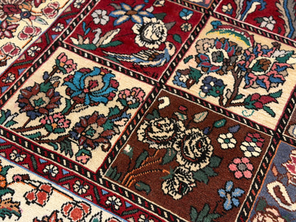 Hand-Knotted Persian Bakhtiari Rug - 6'9"x9'5"