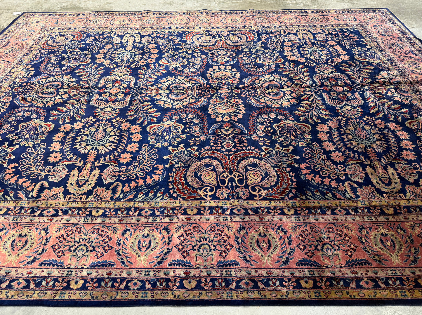 10’4”x13’8” Fine Hand-Knotted IndoSarouk Area rug