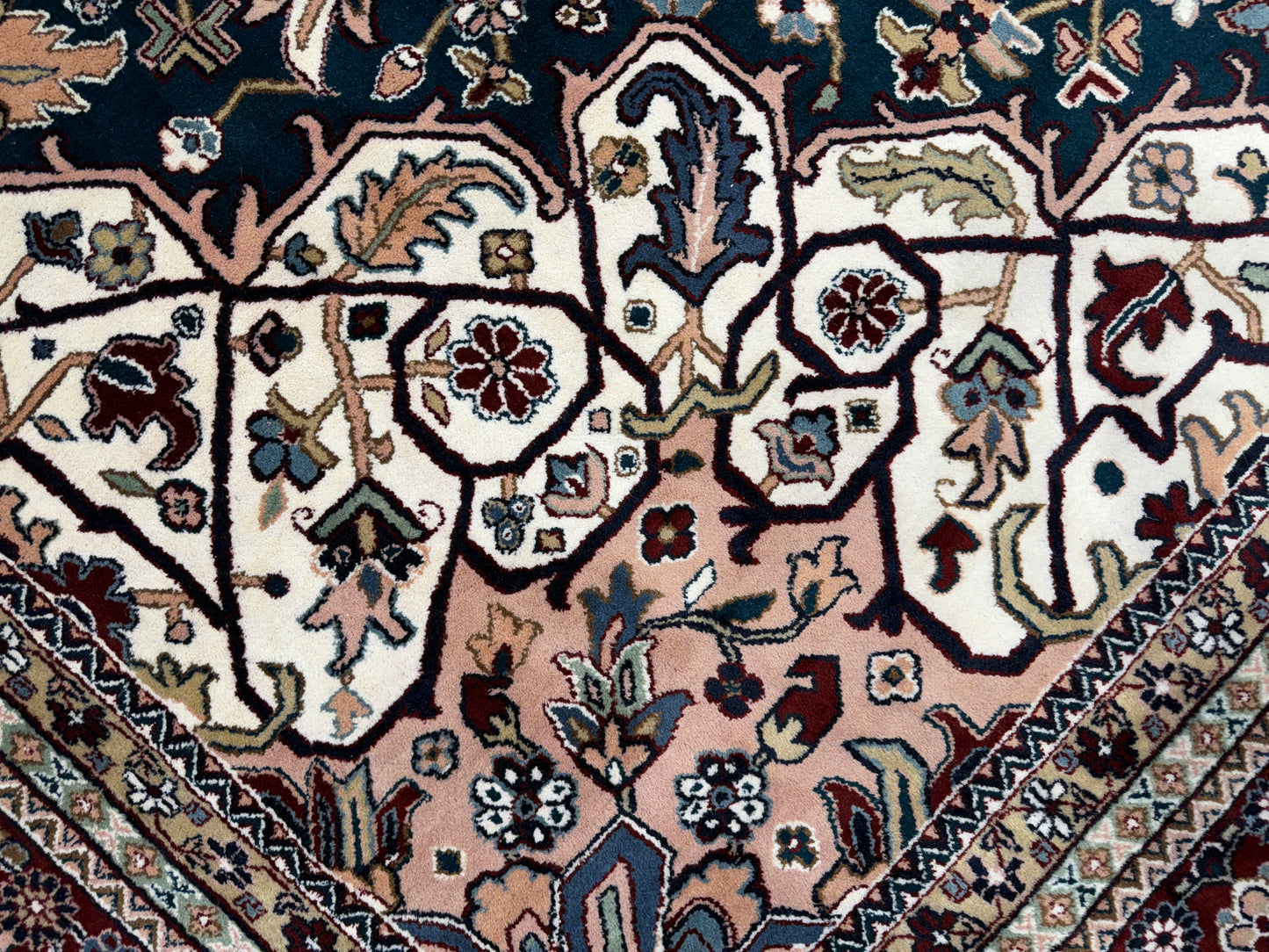 9’9”x13’10” Hand-Knotted Wool IndoHeriz Area Rug