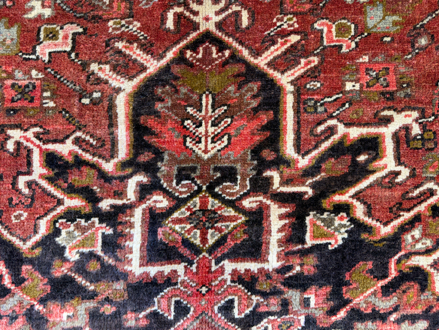 9’10”x13’ Hand-Knotted Persian Heriz Area Rug