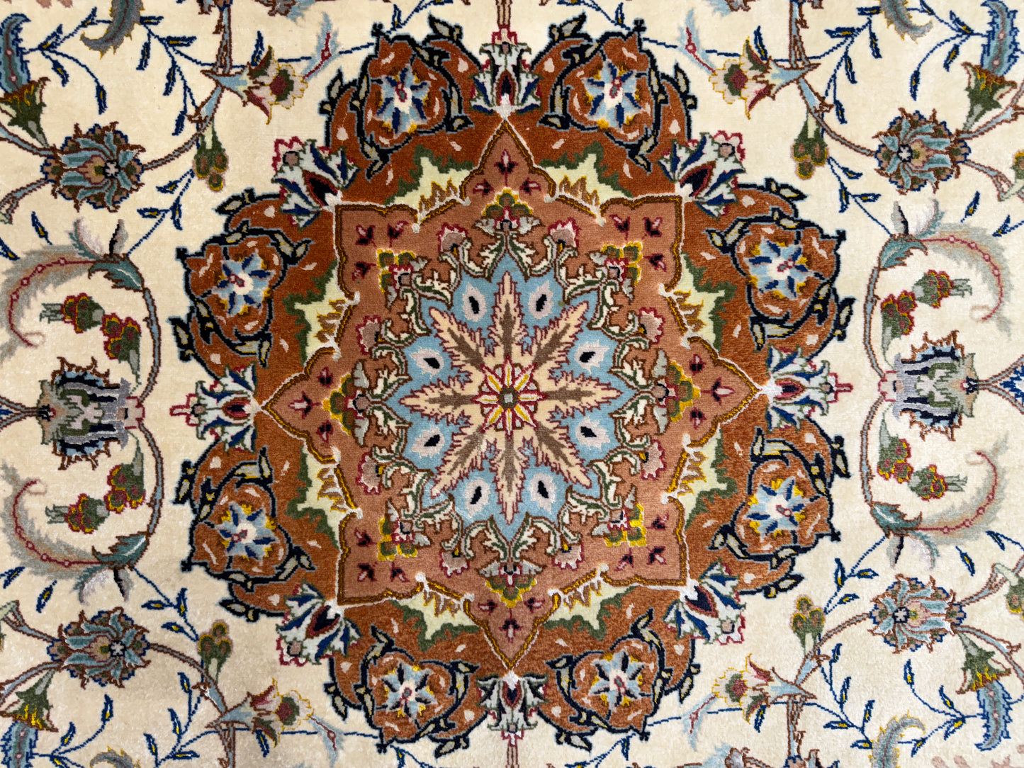 Hand-Knotted 60 Raj Persian Tabriz Rug - 4’11”x6’8”