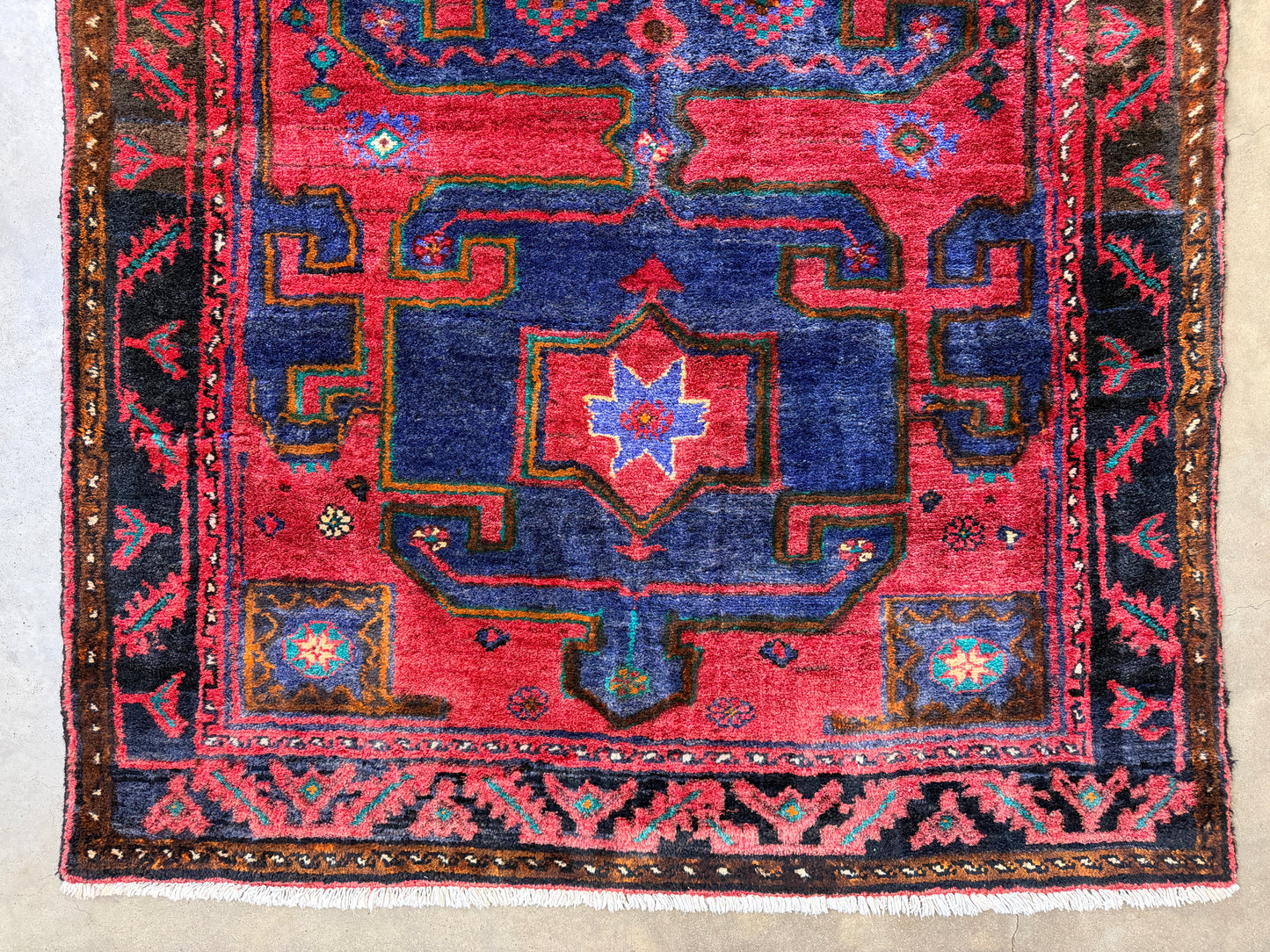 Hand-Knotted Persian Hamadan Rug - 5’1”x9’5”