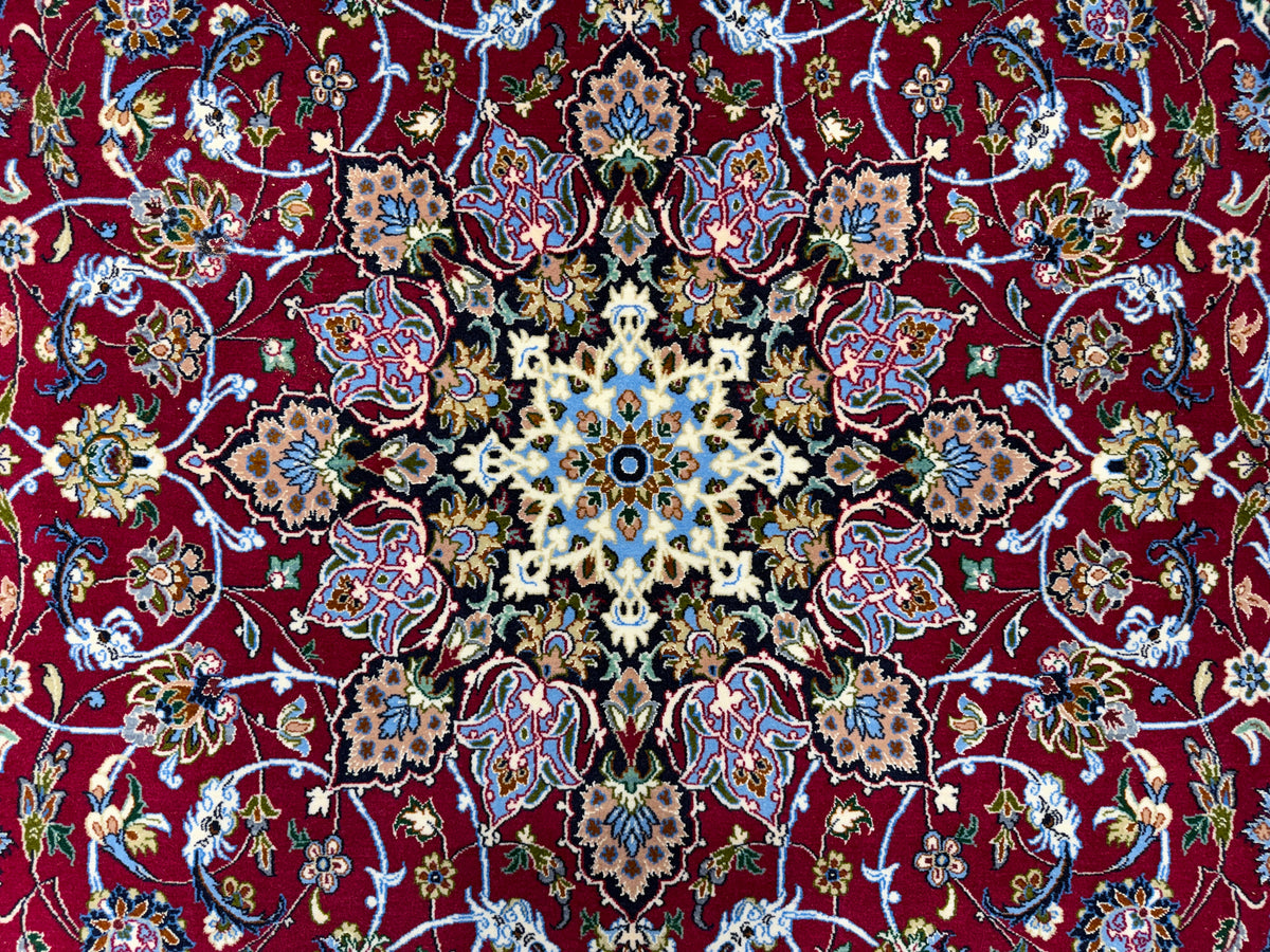 Hand-Knotted Persian Isfahan Rug - 5’1”x8’