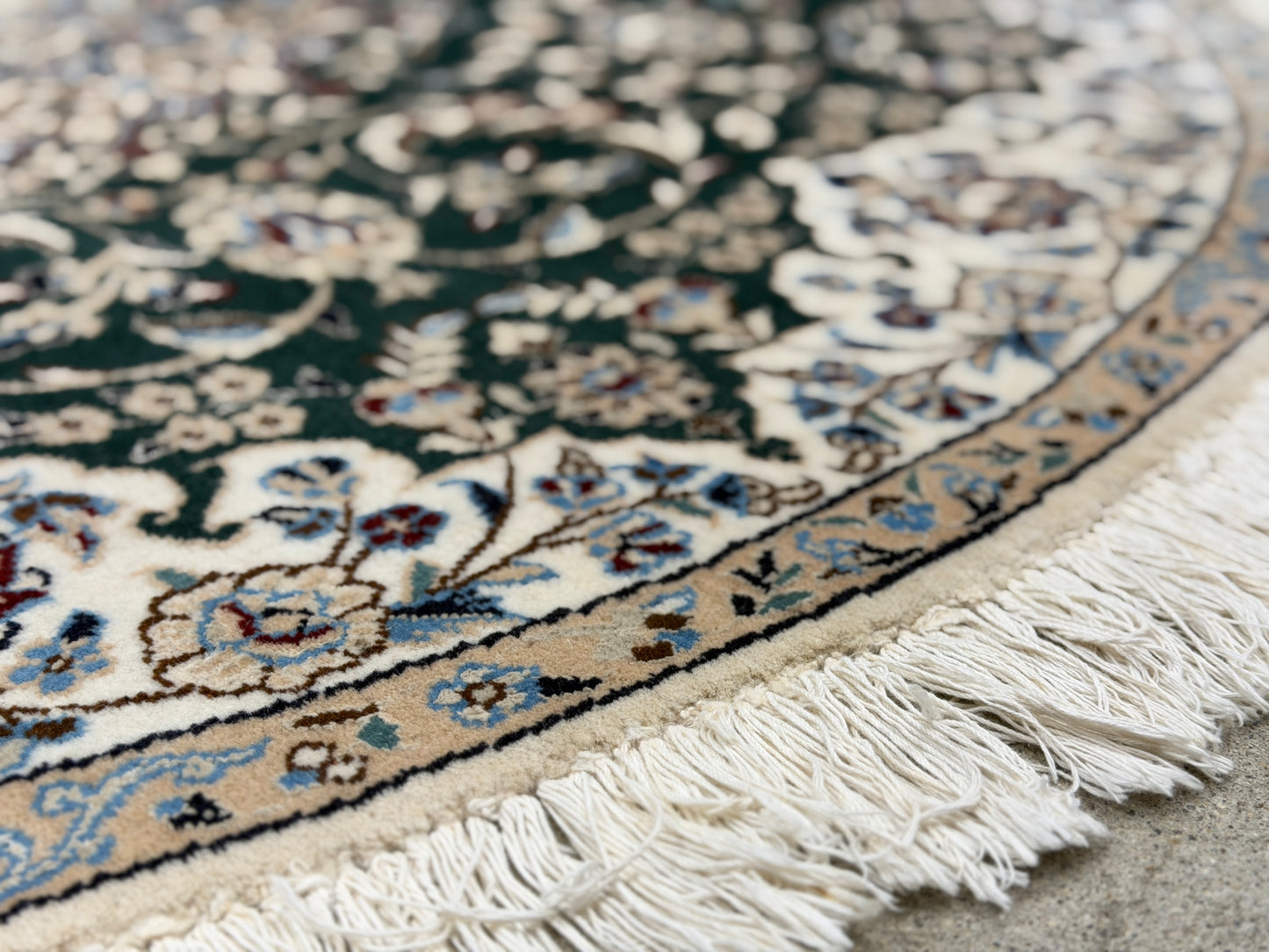 Hand-Knotted Persian Nain 9 La Rug - 4’9” Round