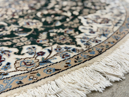 Hand-Knotted Persian Nain 9 La Rug - 4’9” Round