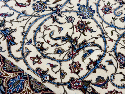 Hand-Knotted Persian Isfahan Rug - Dome Design - 6'6"x10'