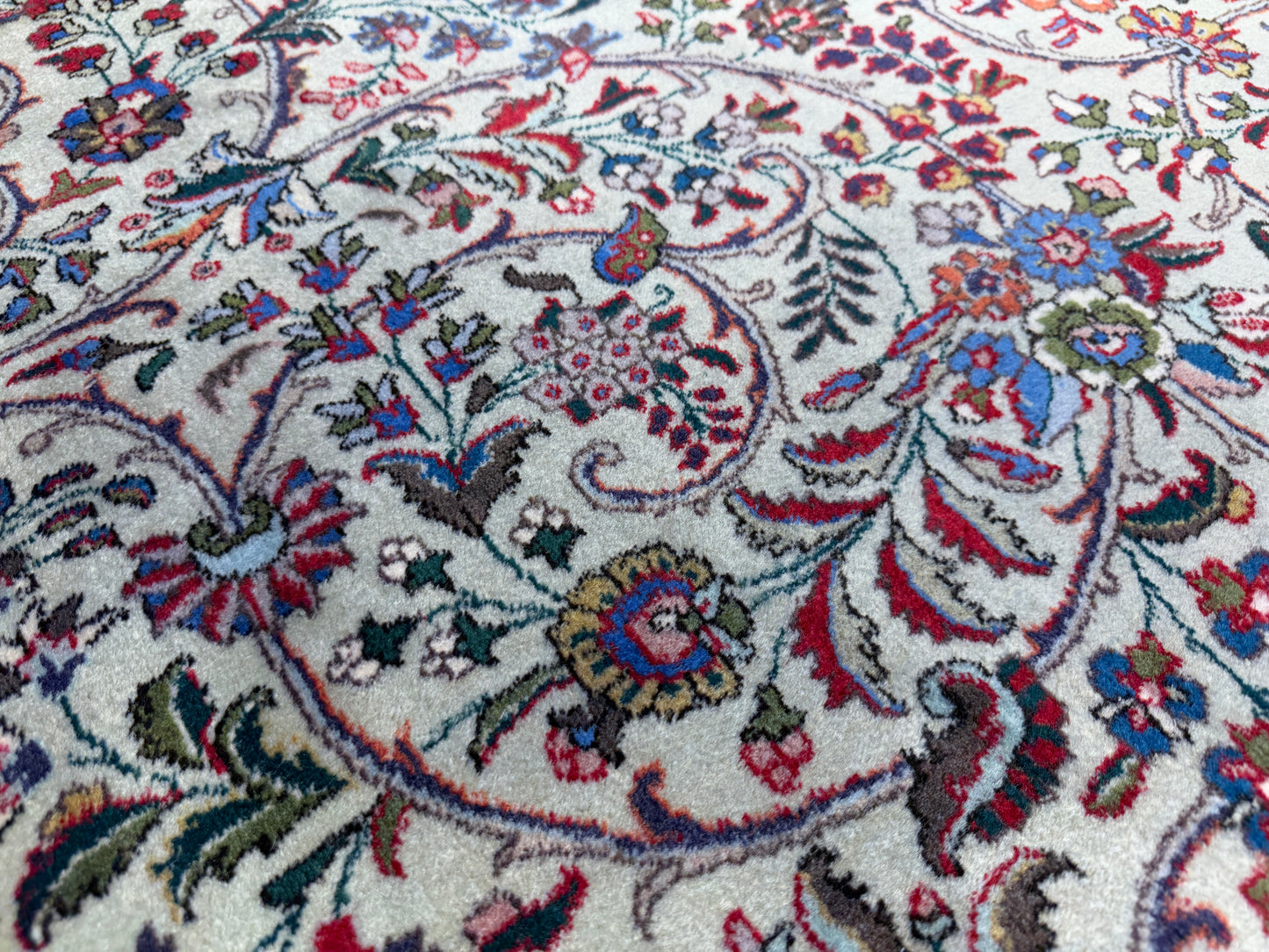 9’11”x13’5” Hand-Knotted Fine Wool Persian Kashan Area Rug