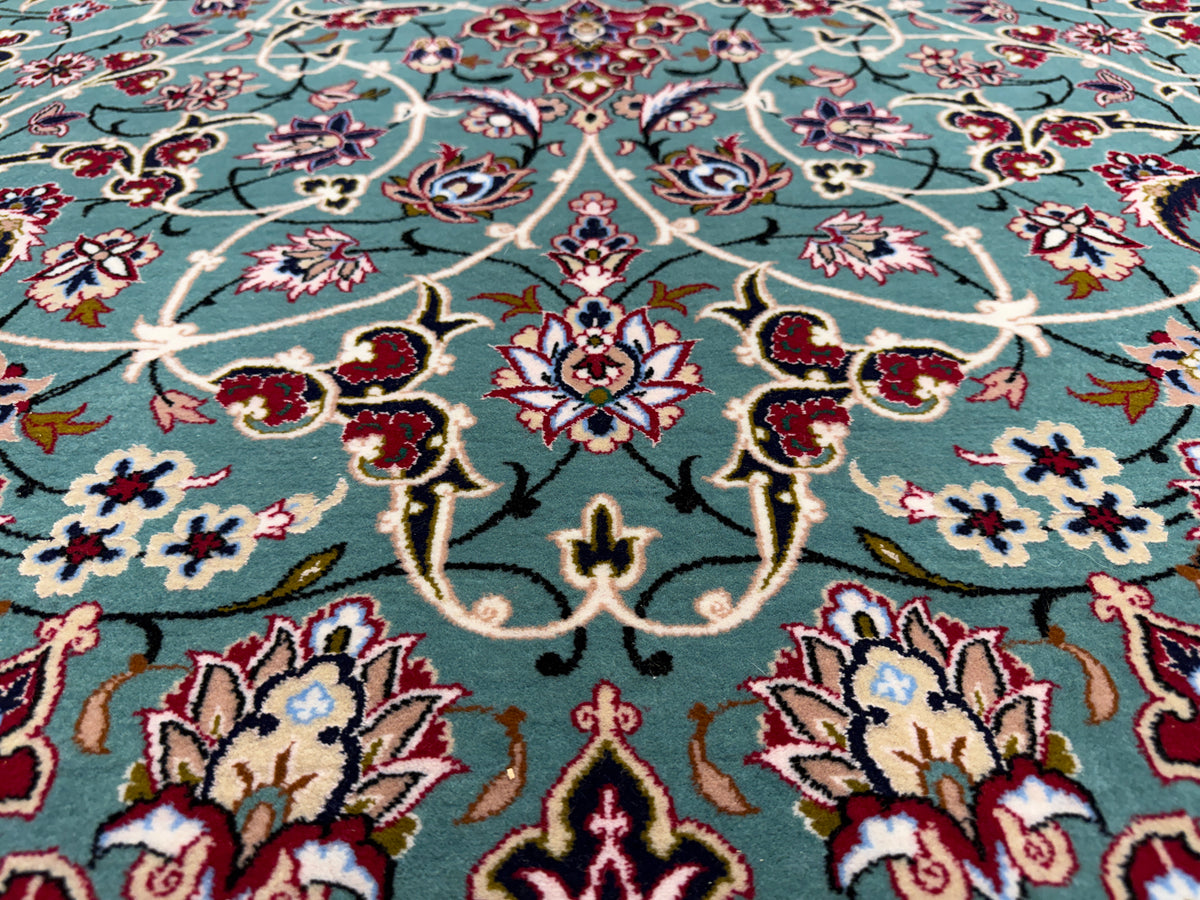 Hand-Knotted Persian Isfahan Rug - Signed Davari - 6’9”x10’
