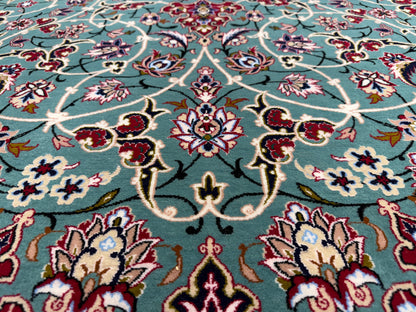 Hand-Knotted Persian Isfahan Rug - Signed Davari - 6’9”x10’
