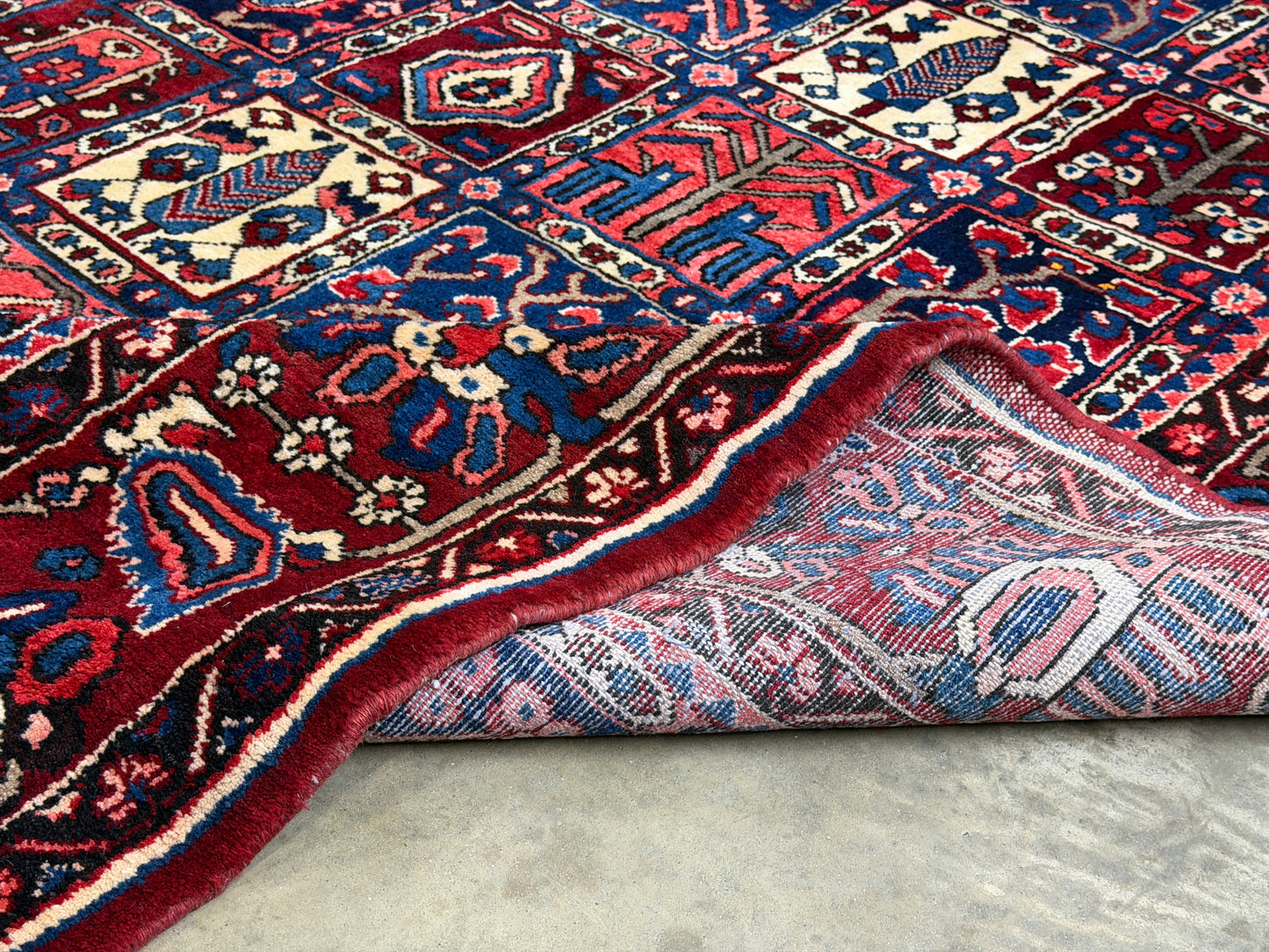 Hand-Knotted Persian Bakhtiari Rug - 9’11”x12’1”