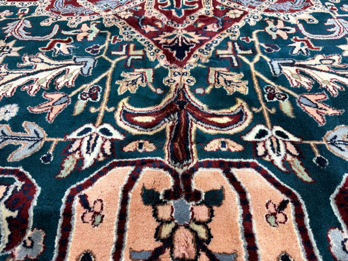 9’9”x13’10” Hand-Knotted Wool IndoHeriz Oriental Area Rug
