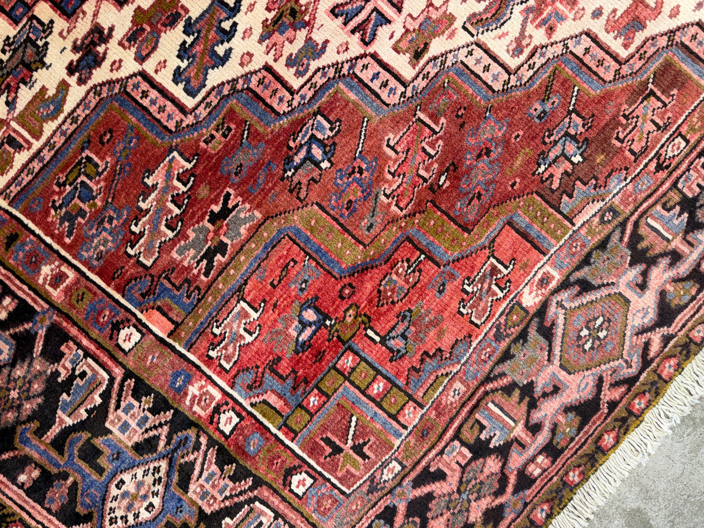 9’10”x12’5” Hand-Knotted Persian Heriz Area Rug
