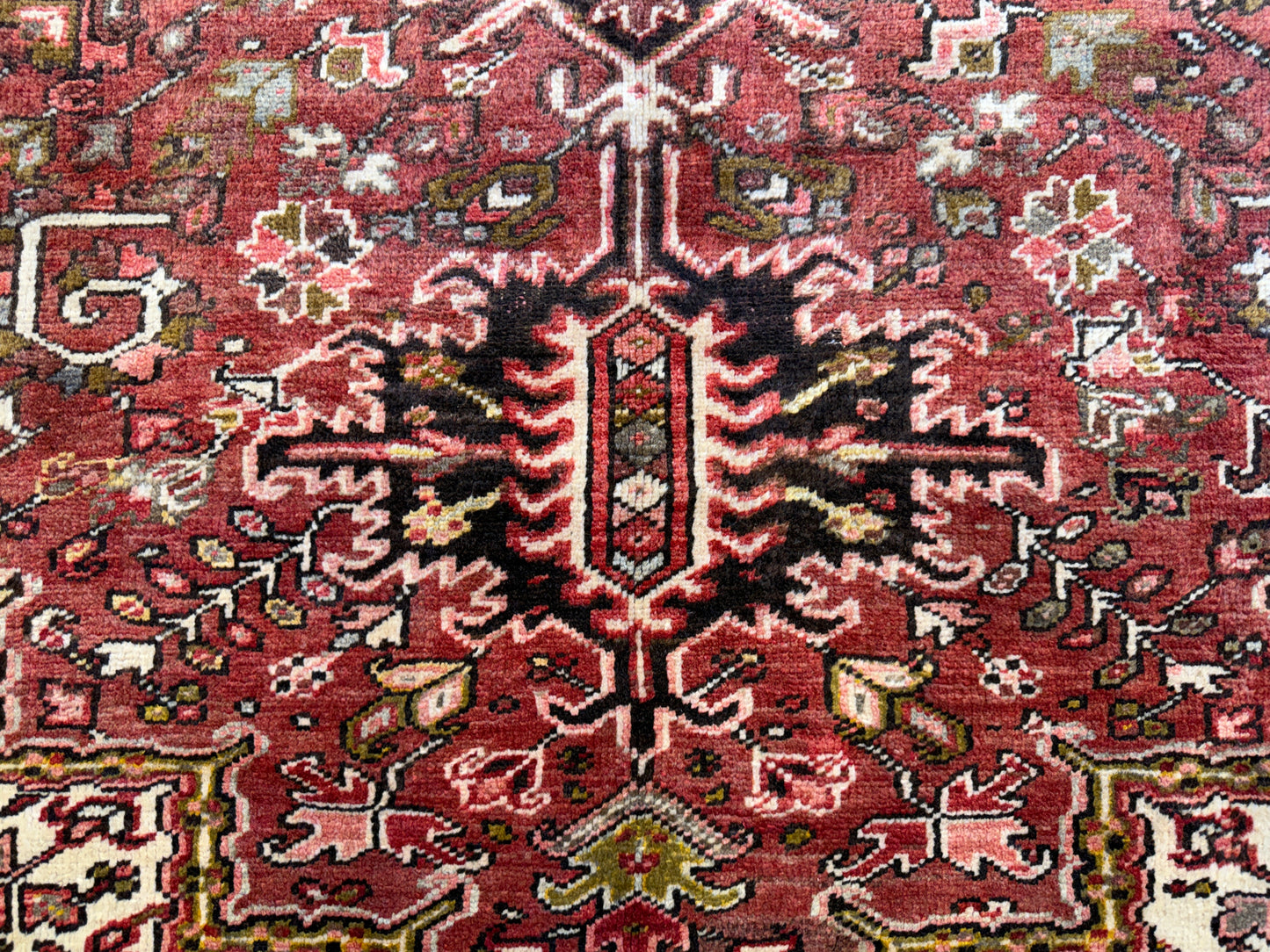 9’10”x13’ Hand-Knotted Persian Heriz Area Rug