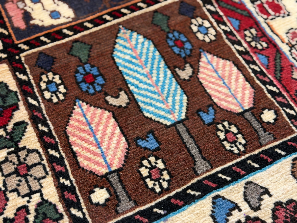 Hand-Knotted Persian Bakhtiari Rug - 6'9"x9'5"
