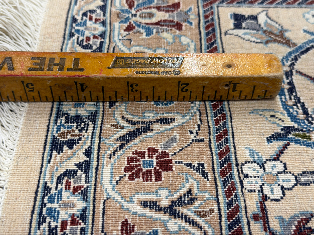 Hand-Knotted 4 La Persian Nain Rug - 6'9"x10'7"