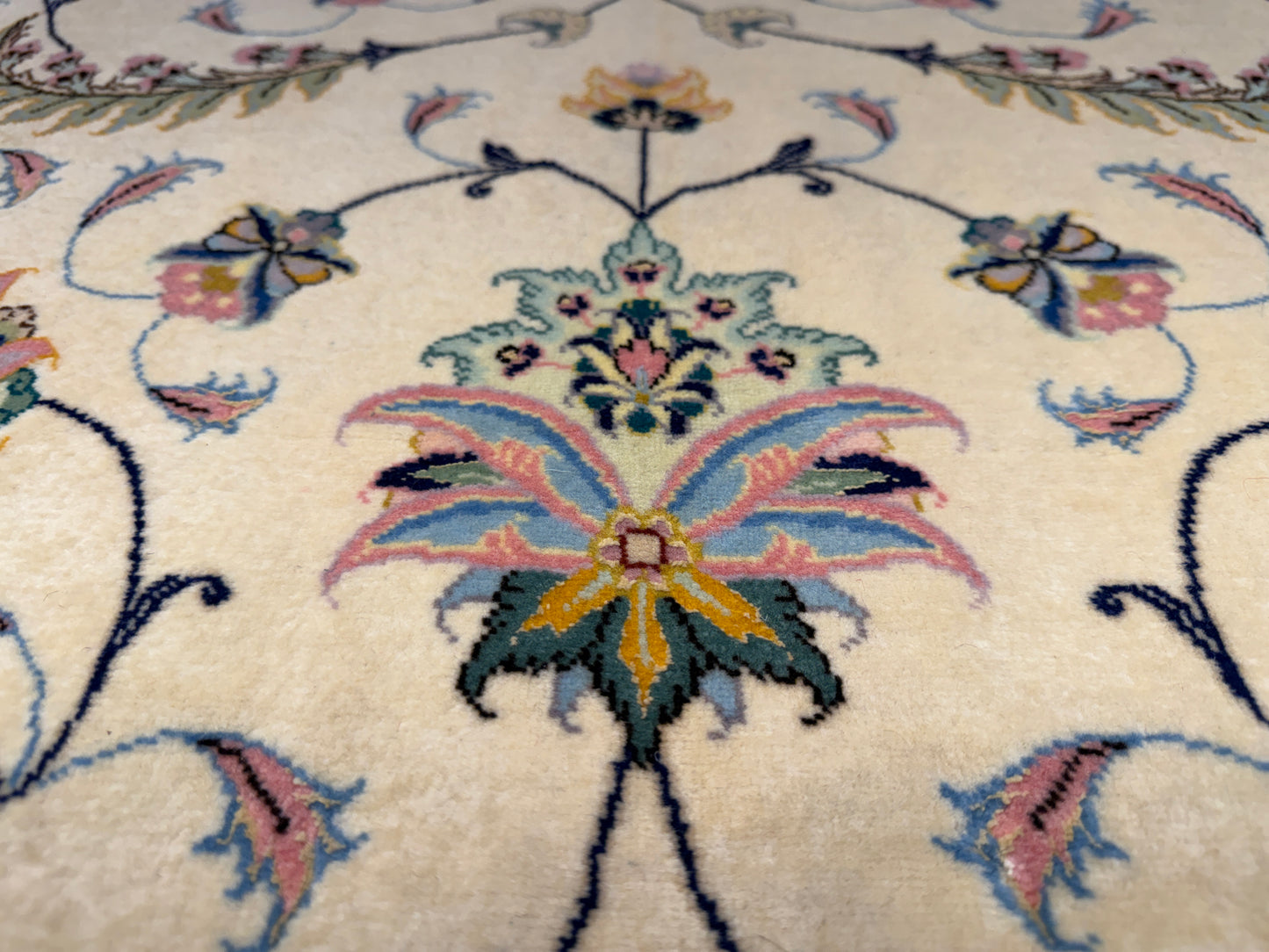 9’9”x13’4” Very Fine Hand-Knotted Persian Tabriz 80 Raj Signed Area Rug