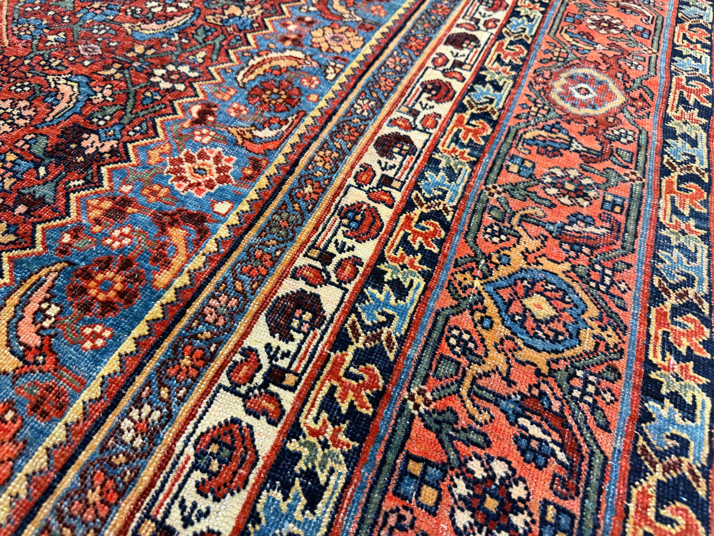 Hand-Knotted Persian Bakhtiari Rug - 9’9”x14’6”