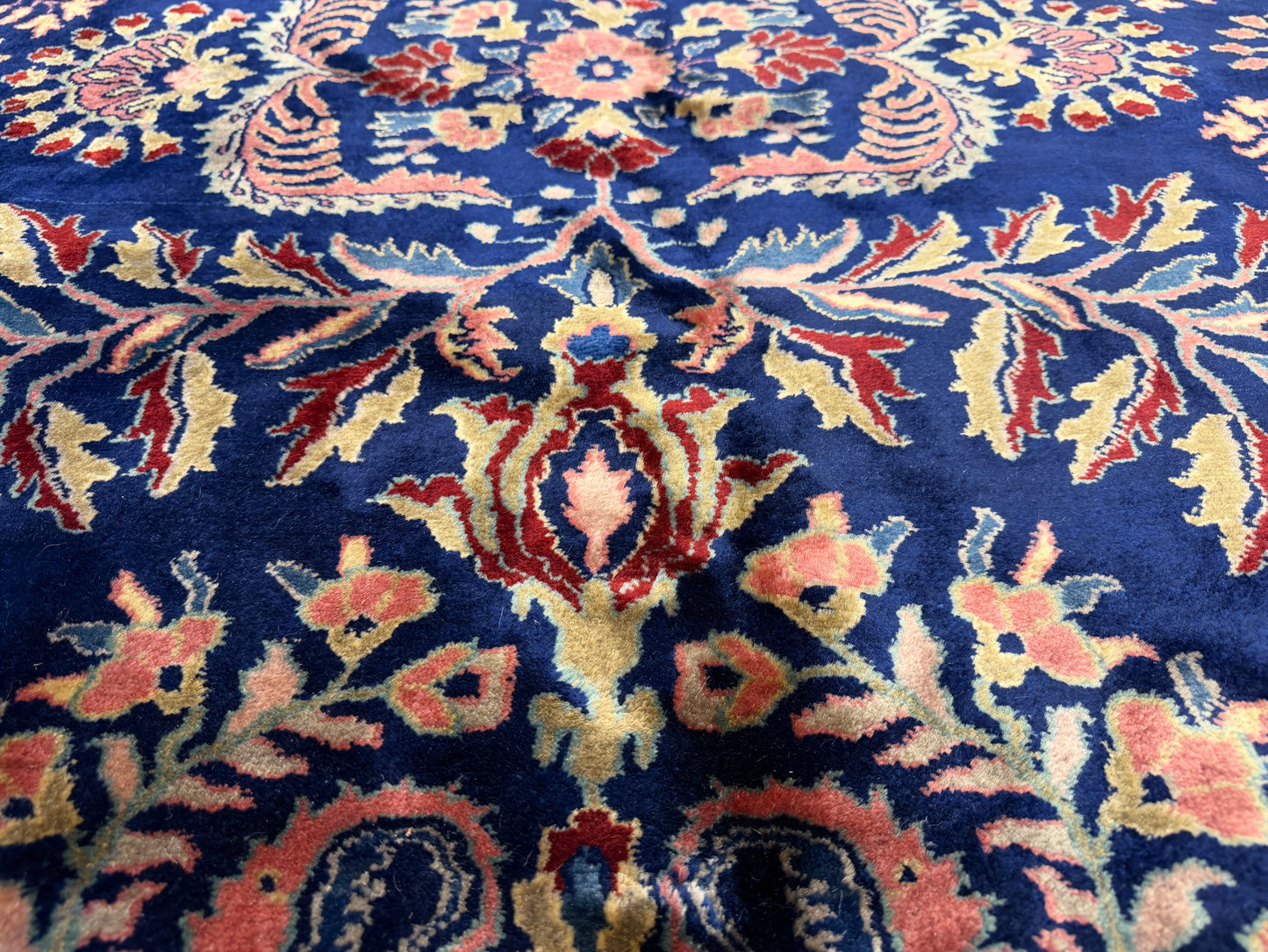 10’4”x13’8” Fine Hand-Knotted IndoSarouk Area rug