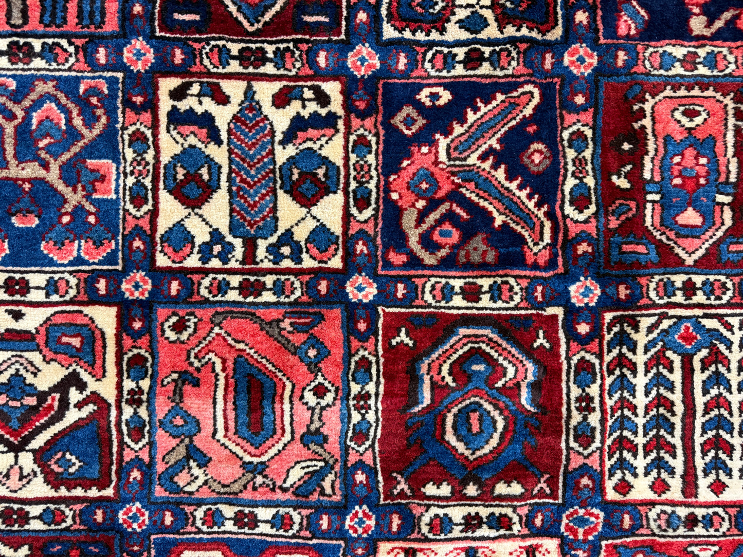 Hand-Knotted Persian Bakhtiari Rug - 9’11”x12’1”