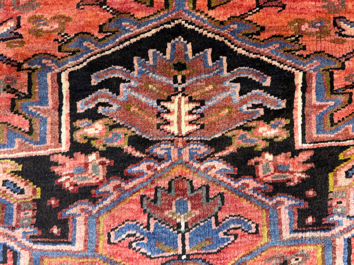 9’10”x12’5” Hand-Knotted Persian Heriz Area Rug