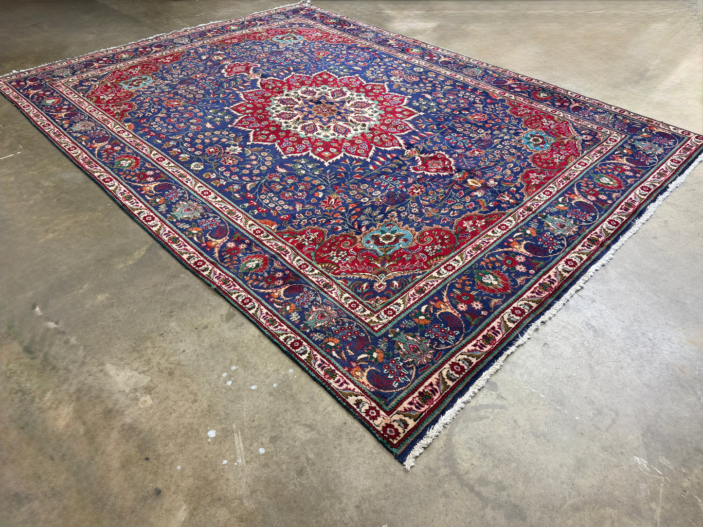9’11”x13’3” Hand-Knotted Persian Tabriz Rug