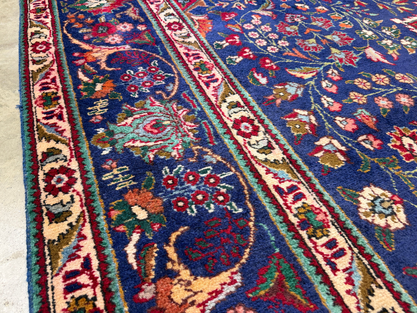 9’11”x13’3” Hand-Knotted Persian Tabriz Rug