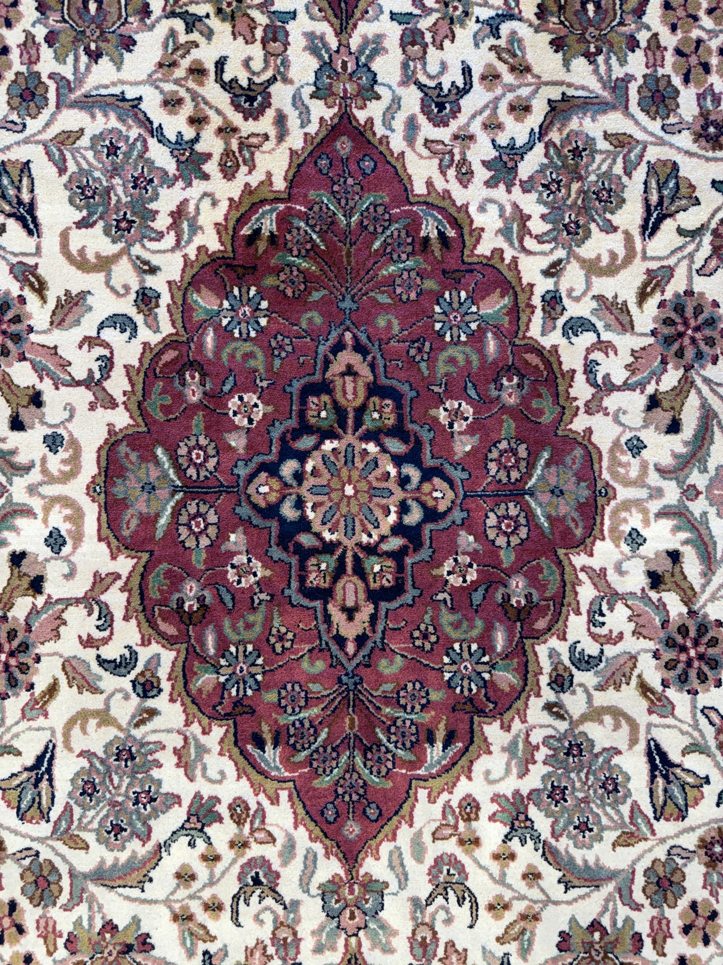 8’2”x9’11” Hand-Knotted Indo Kashan Area rug