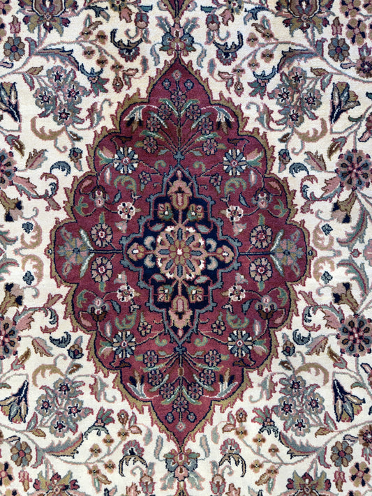 8’2”x9’11” Hand-Knotted Indo Kashan Area rug