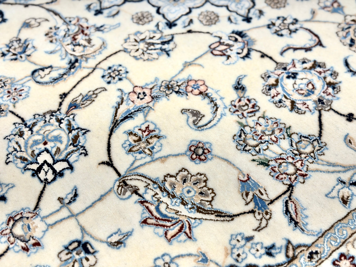 Hand-Knotted 6 La Persian Nain Rug - 5'7"x9'