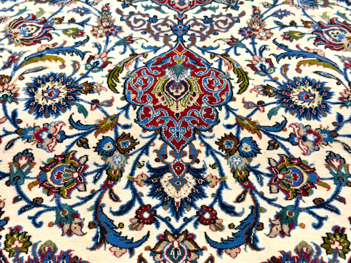 Hand-Knotted Persian Isfahan Rug - 5’2”x7’10”