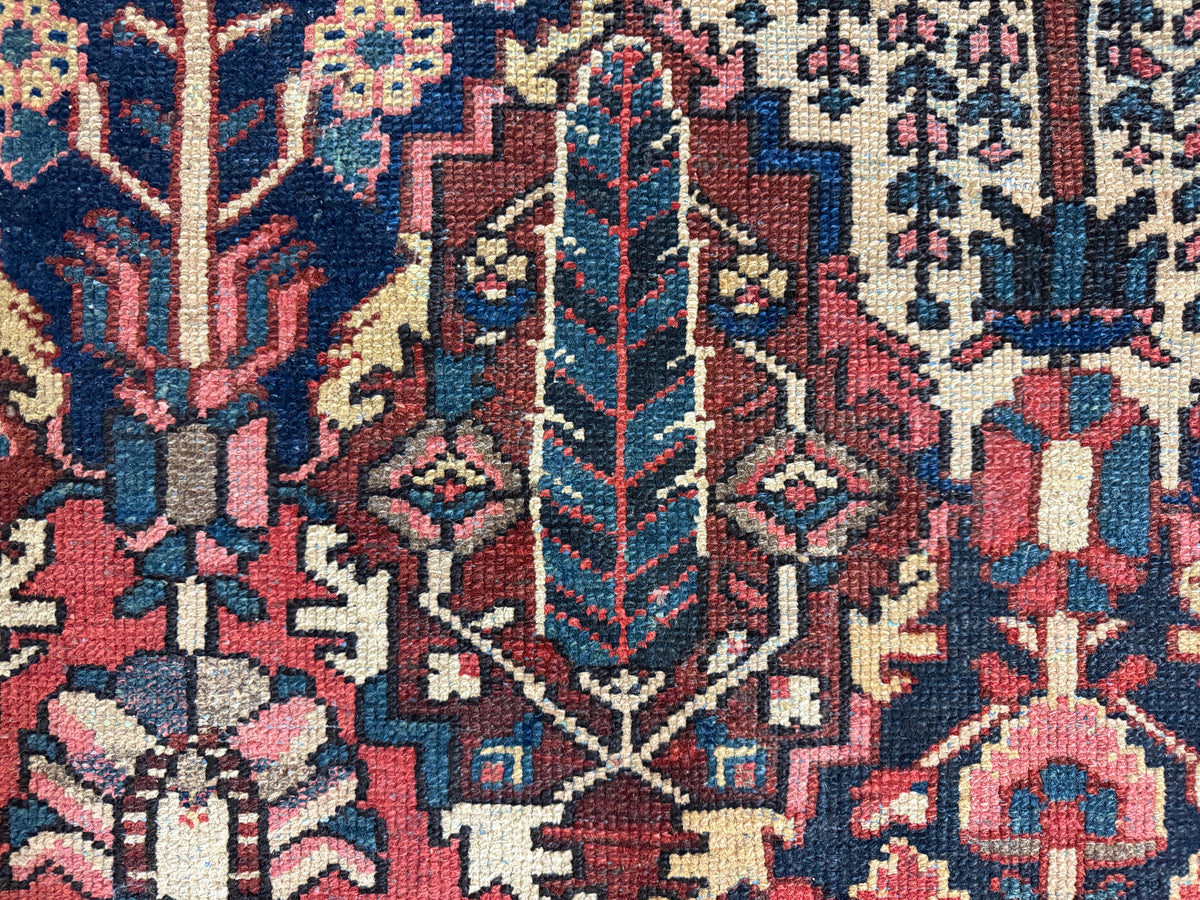 Hand-Knotted Persian Bakhtiari Rug - 10'6"x13'2"