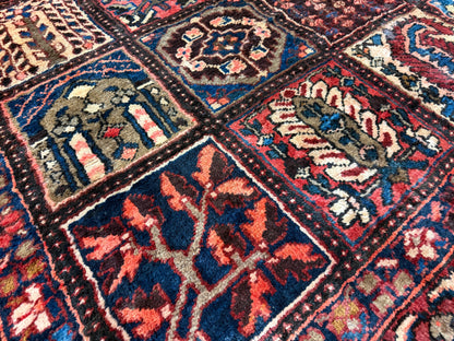 Hand-Knotted Persian Bakhtiari Rug - 9'10"x12'7"