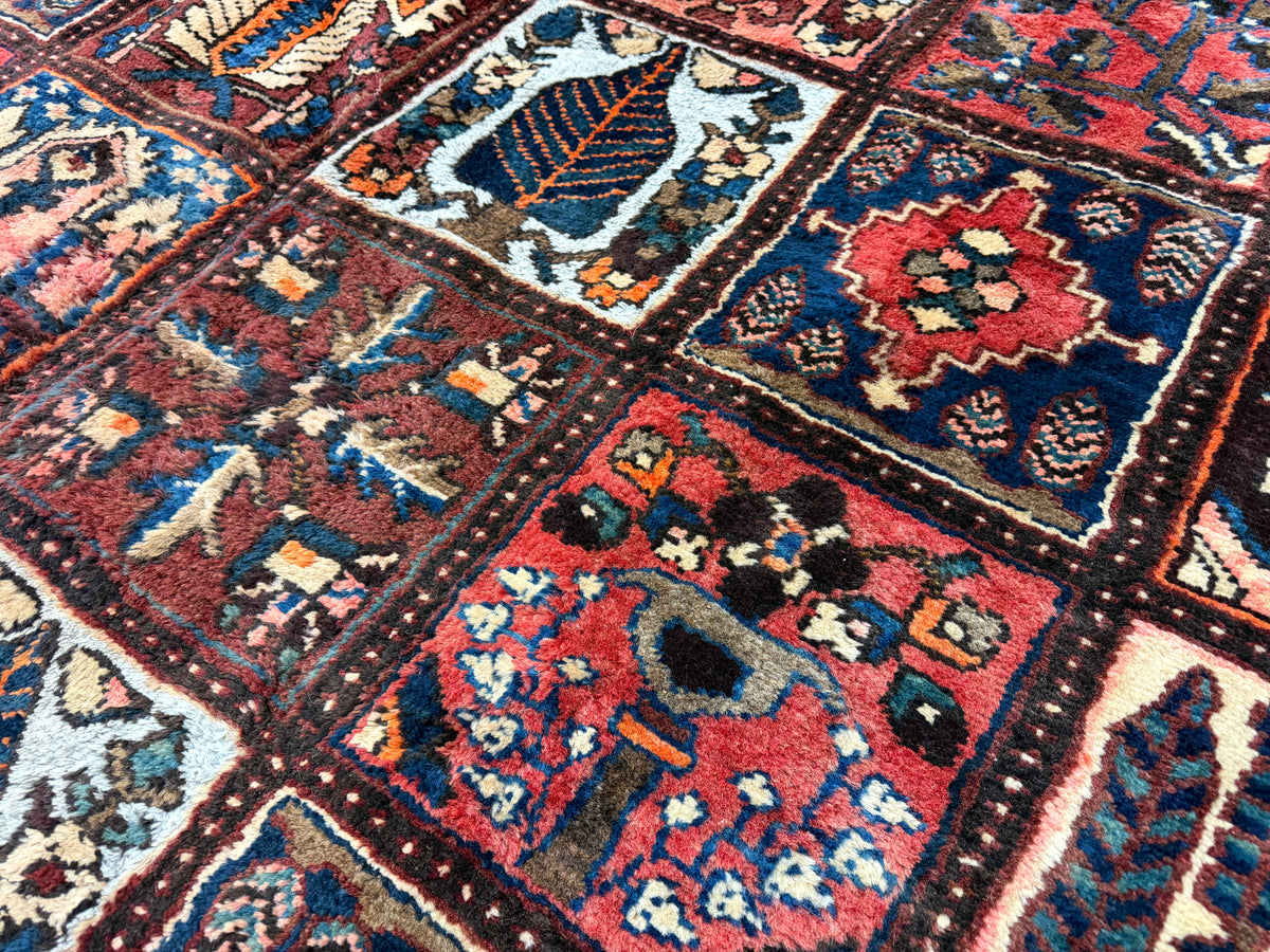 Hand-Knotted Persian Bakhtiari Rug - 9'10"x12'7"