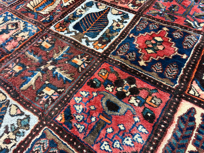 Hand-Knotted Persian Bakhtiari Rug - 9'10"x12'7"