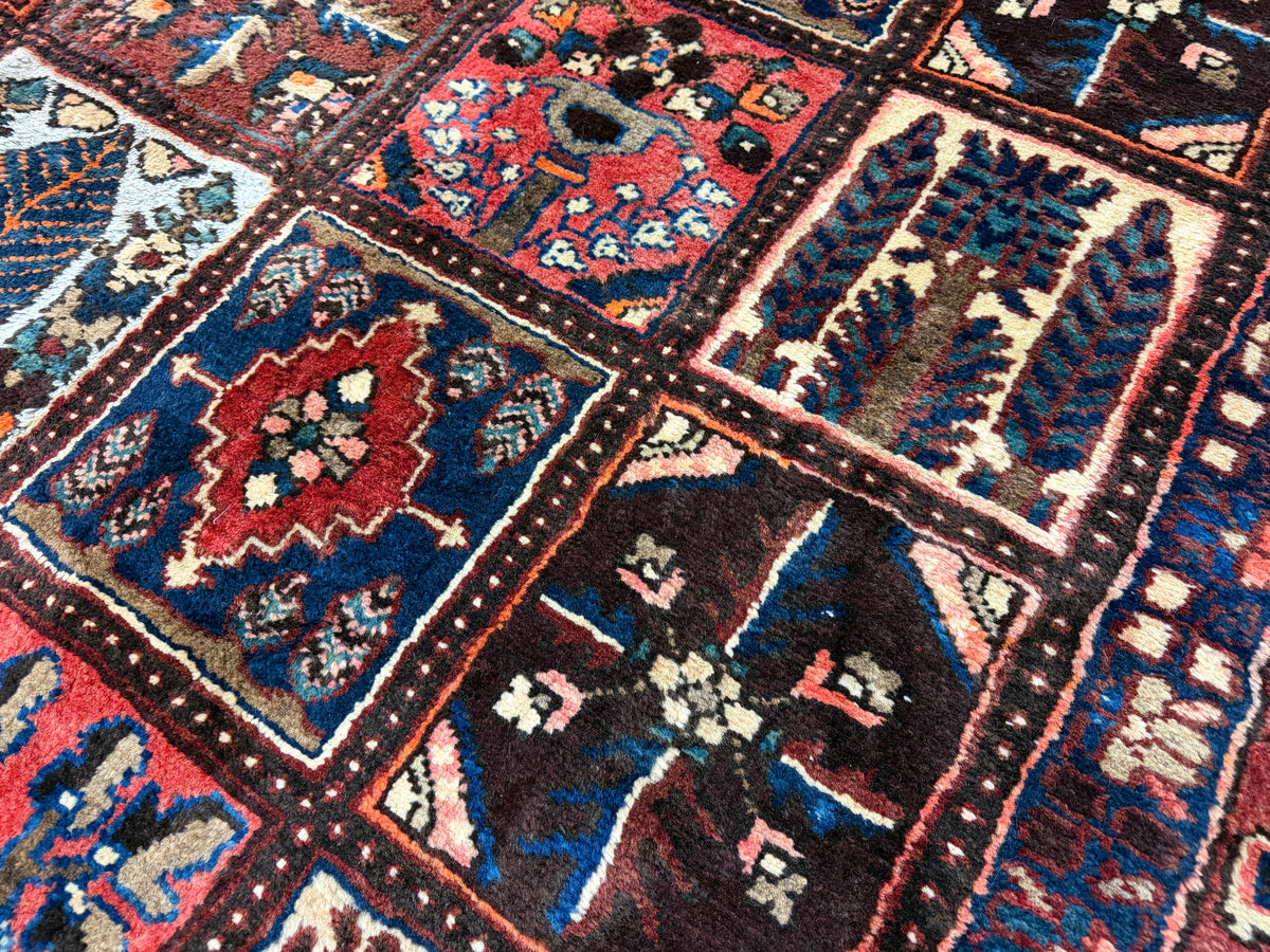 Hand-Knotted Persian Bakhtiari Rug - 9'10"x12'7"