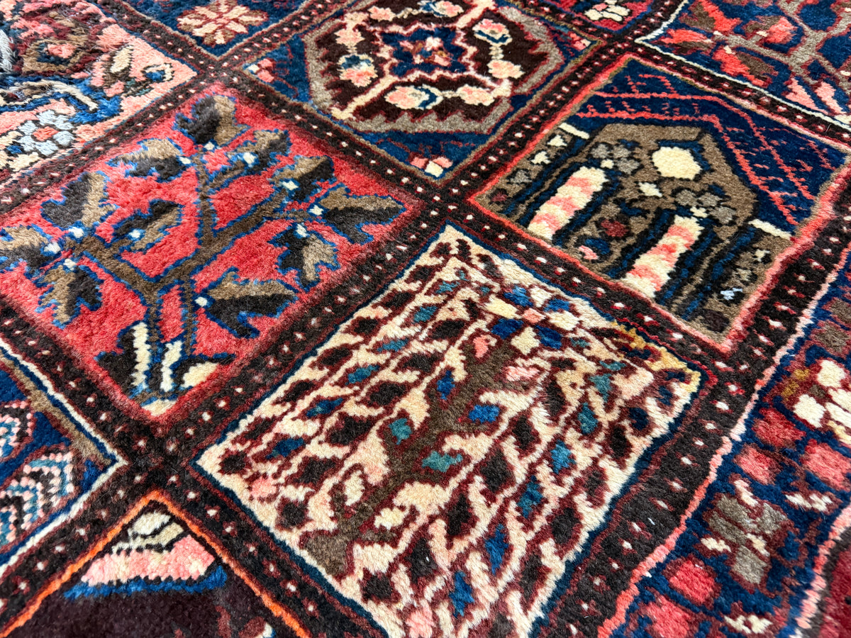 Hand-Knotted Persian Bakhtiari Rug - 9'10"x12'7"