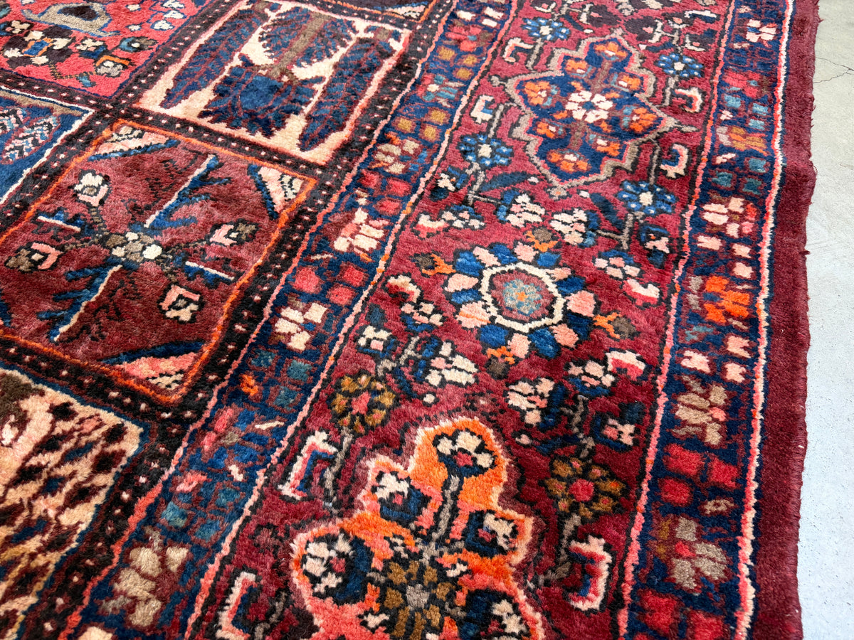 Hand-Knotted Persian Bakhtiari Rug - 9'10"x12'7"