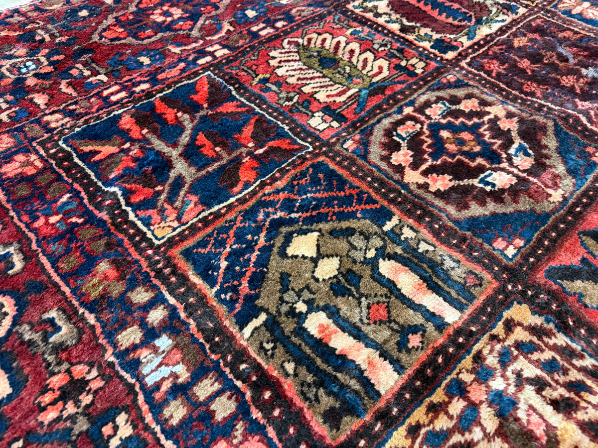 Hand-Knotted Persian Bakhtiari Rug - 9'10"x12'7"