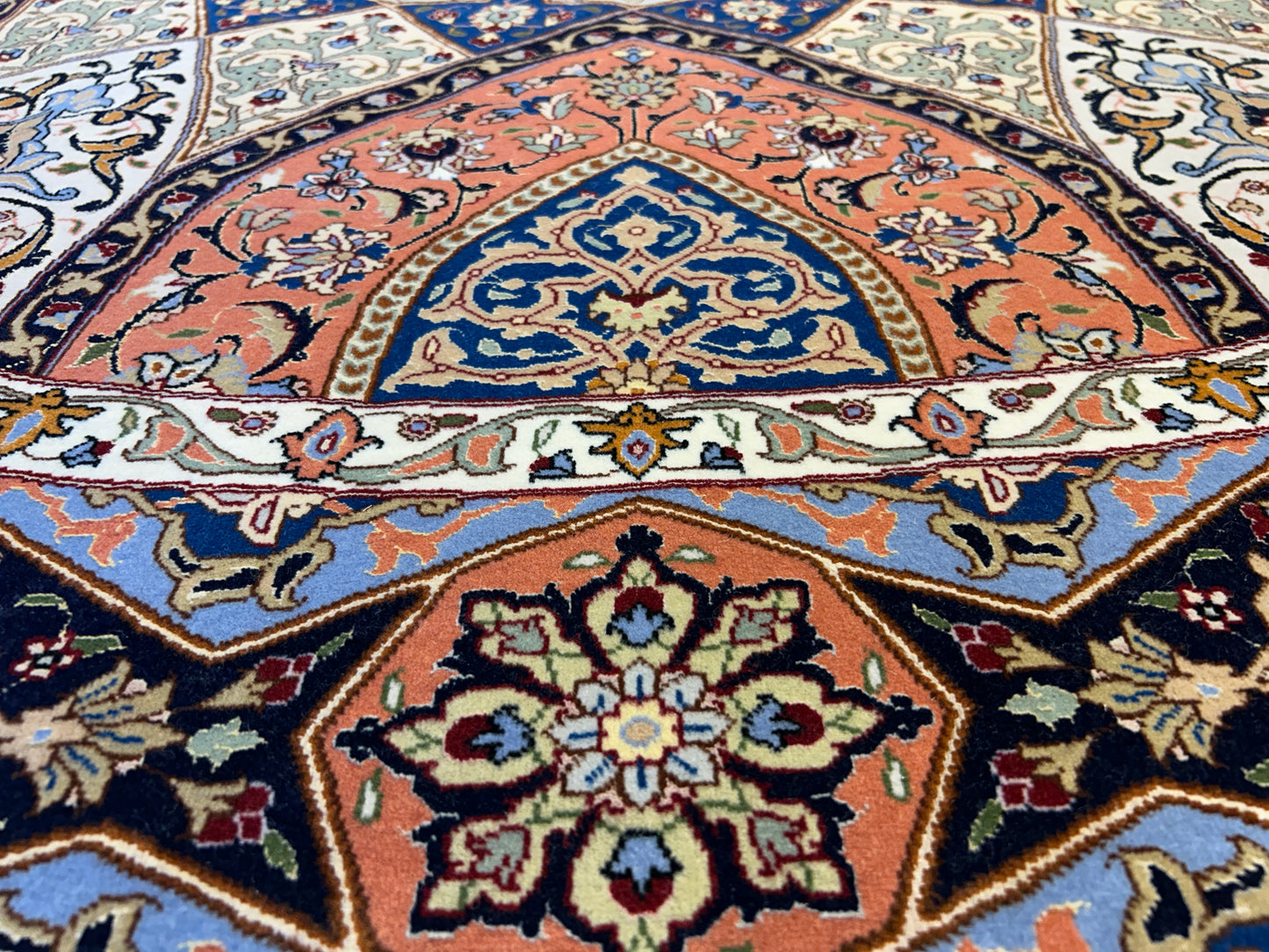 10’ Diameter Very Fine Hand-Knotted Wool & Silk Round Tabriz Persian Rug - Dome Design