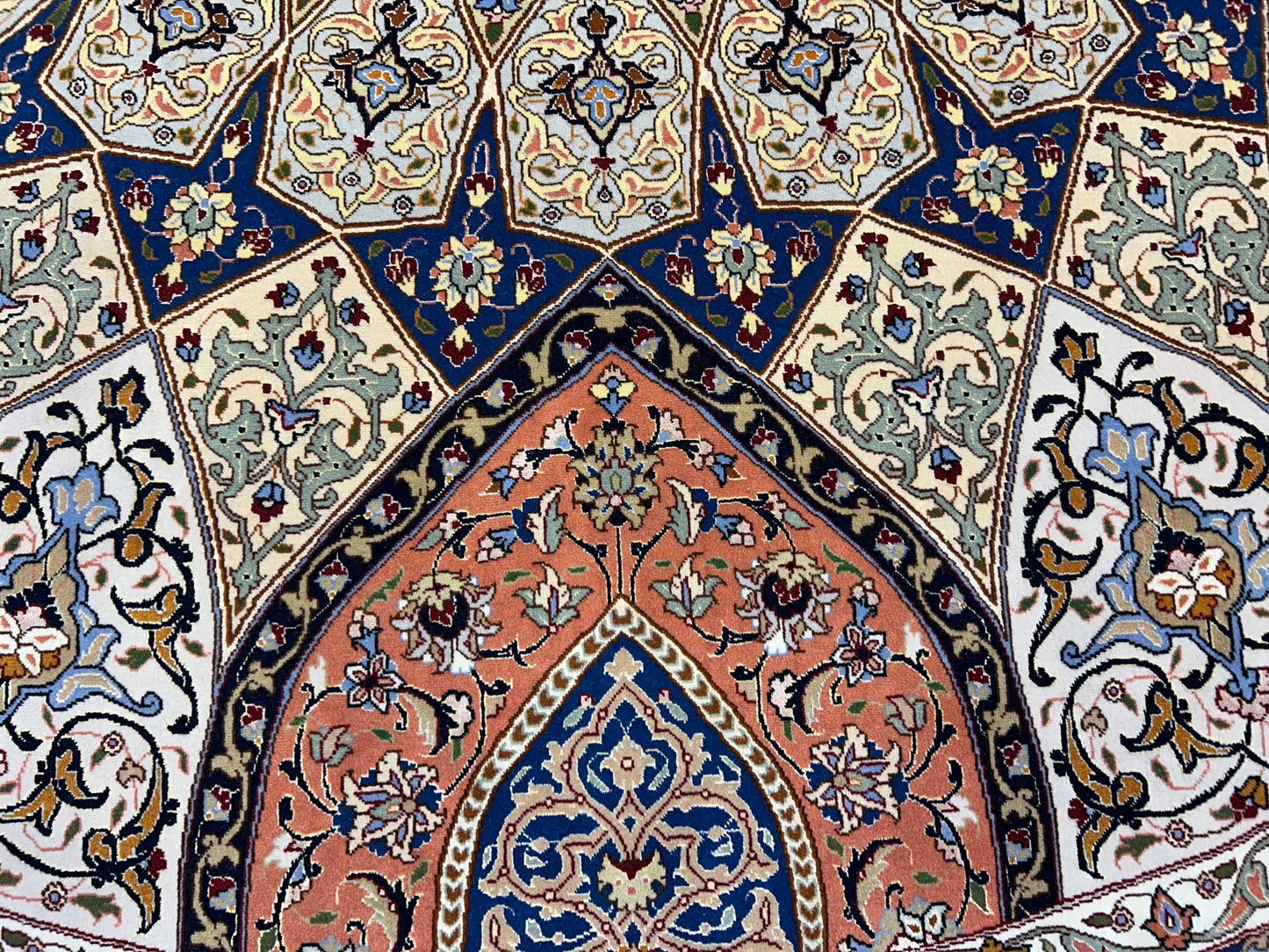 10’ Diameter Very Fine Hand-Knotted Wool & Silk Round Tabriz Persian Rug - Dome Design