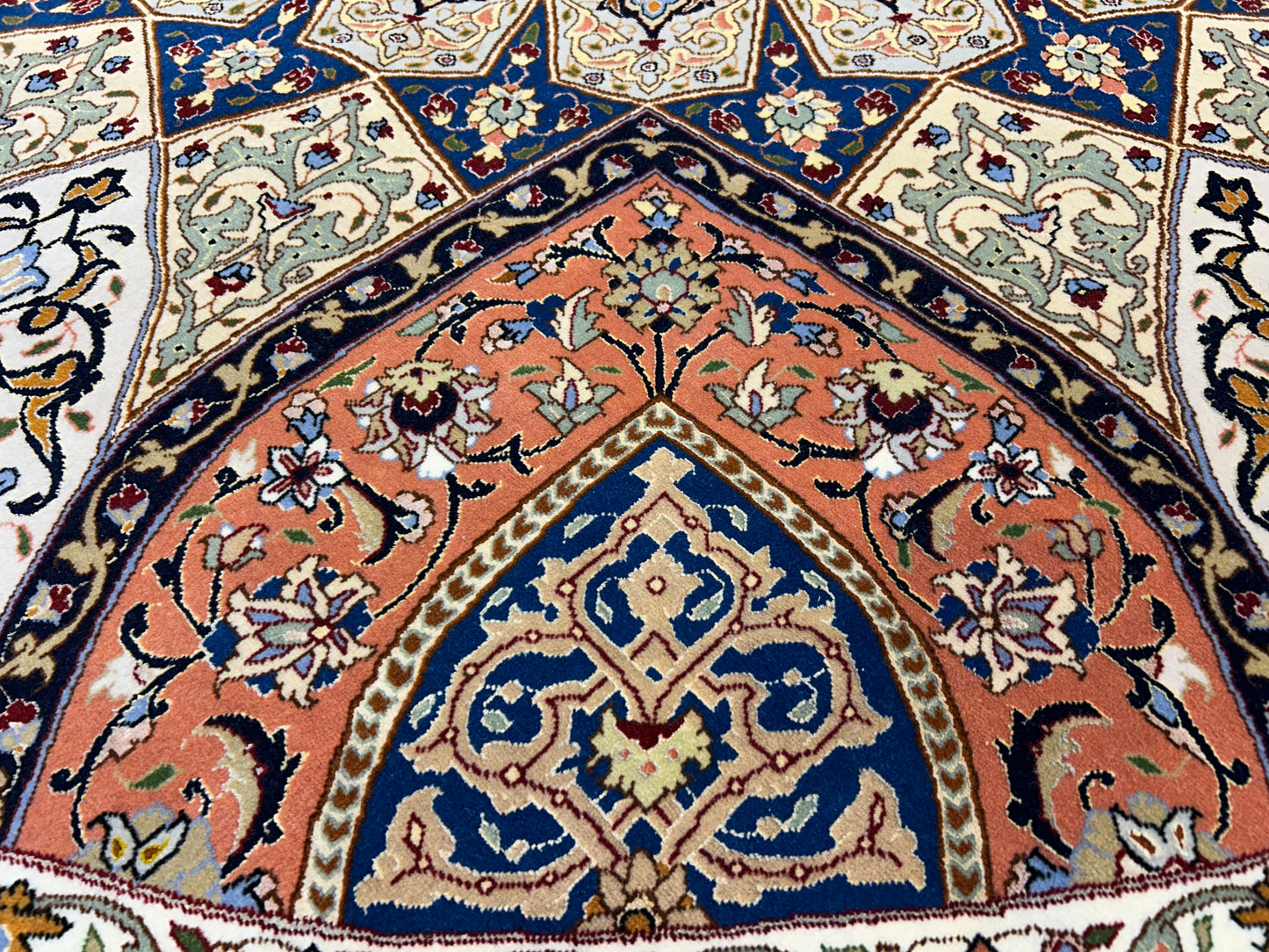 10’ Diameter Very Fine Hand-Knotted Wool & Silk Round Tabriz Persian Rug - Dome Design