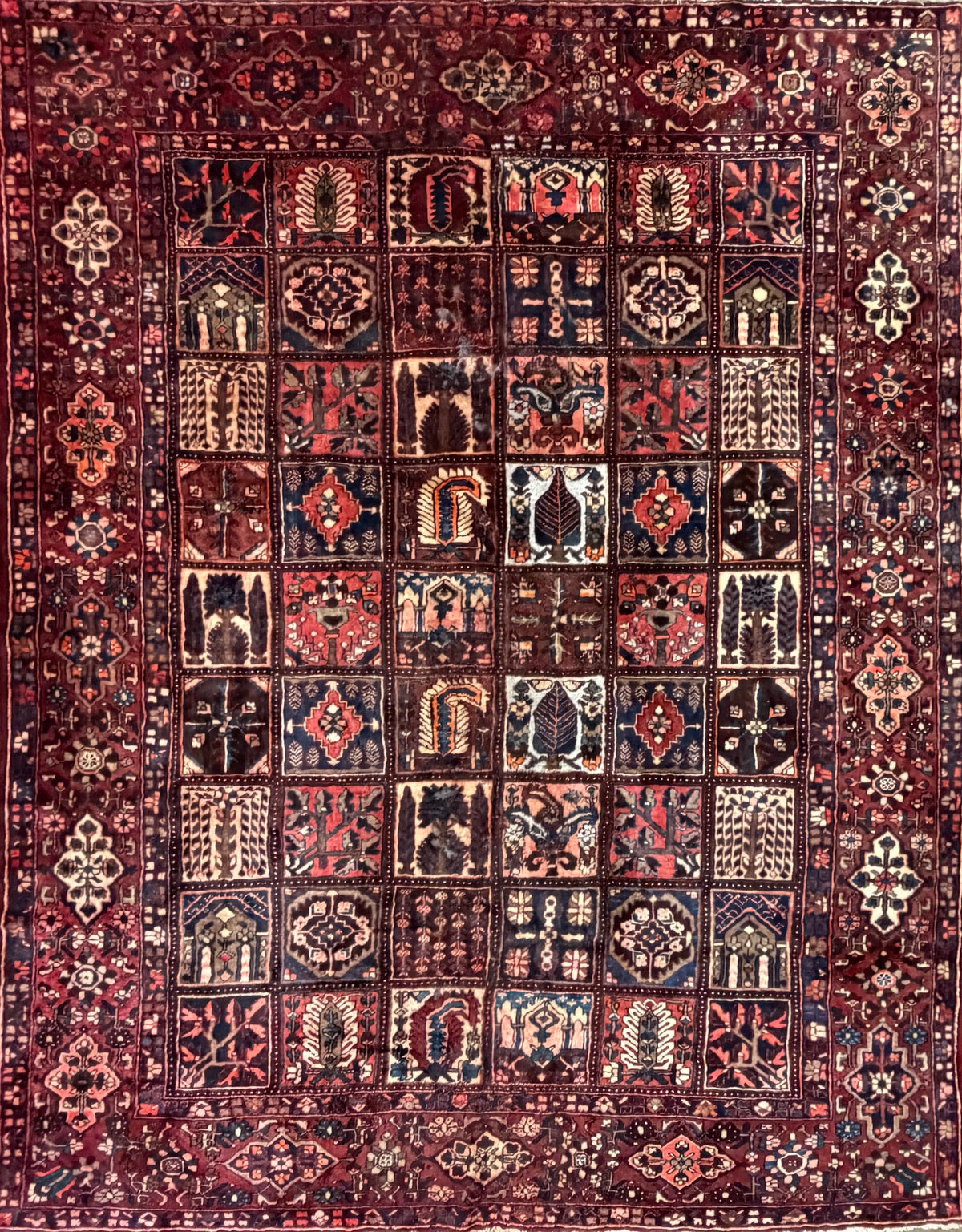 Hand-Knotted Persian Bakhtiari Rug - 9'10"x12'7"
