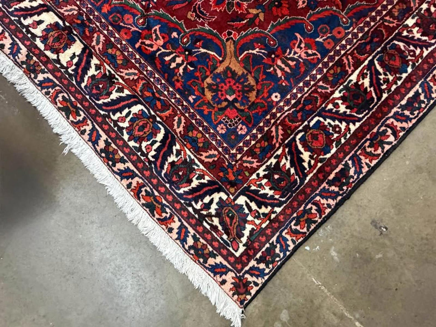 8’8”x12’2”Hand-Knotted Wool Bakhtiari Rug