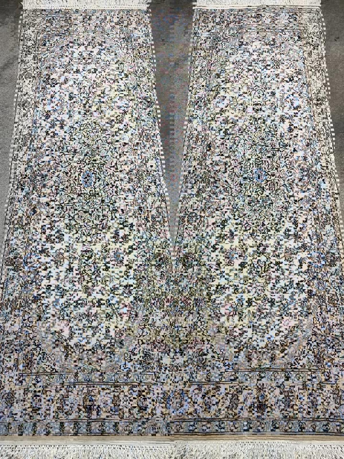 3'2"x4'7" Very Fine Handmade Wool & Silk  Persian Nain Rug