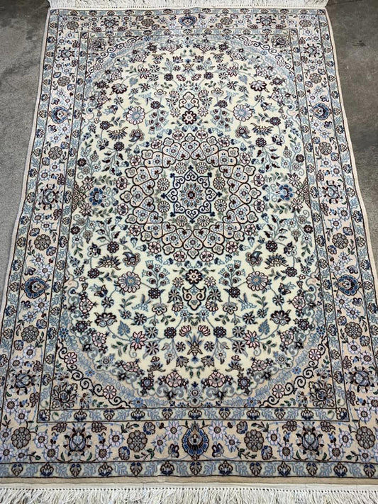 3'2"x4'7" Very Fine Handmade Wool & Silk  Persian Nain Rug