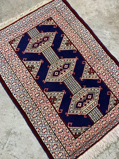 2'x2'9" Handmade 100% Wool Persian Turkaman Rug