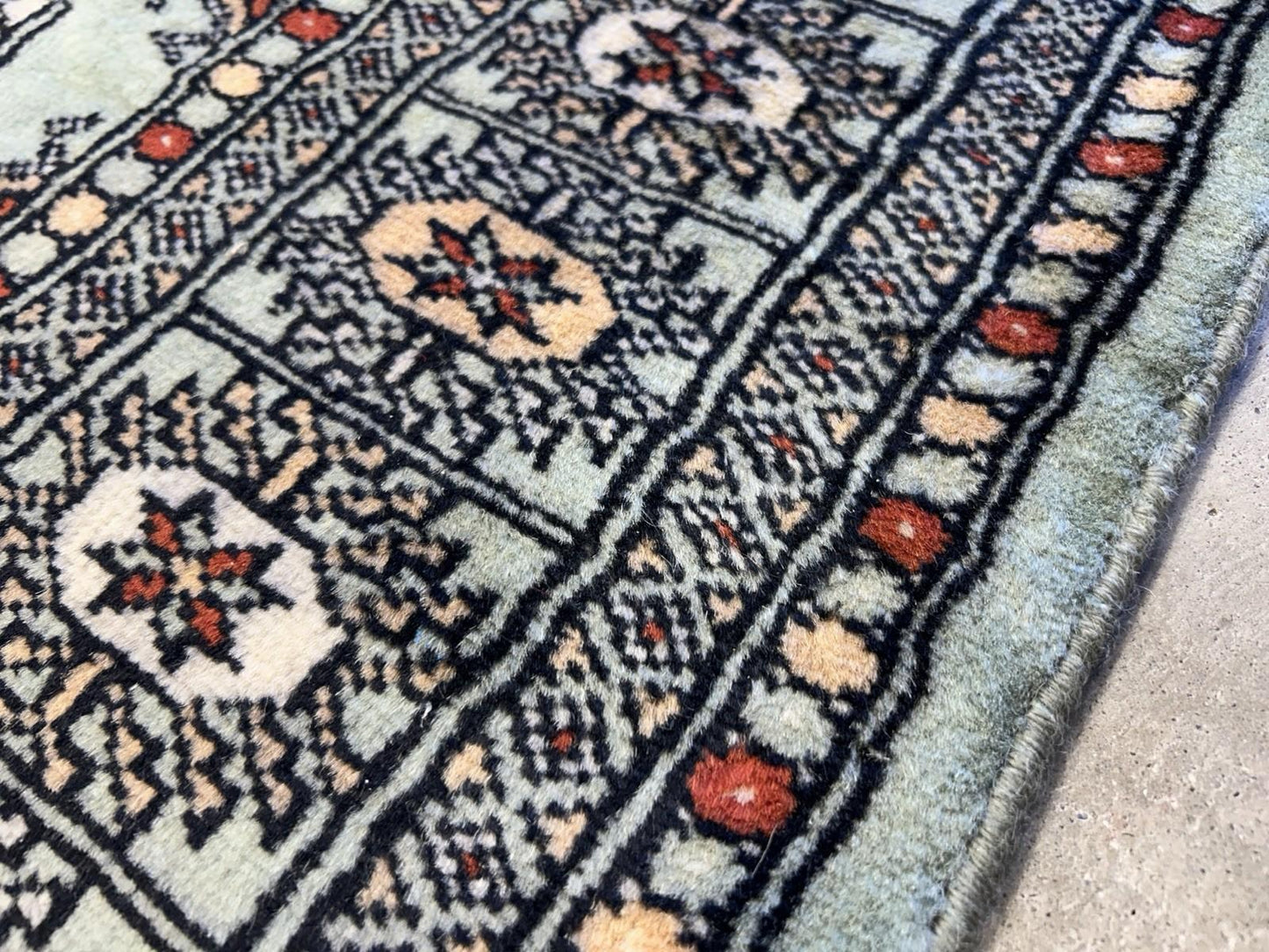 4’x6’ Hand-knotted Bokhara Area Rug
