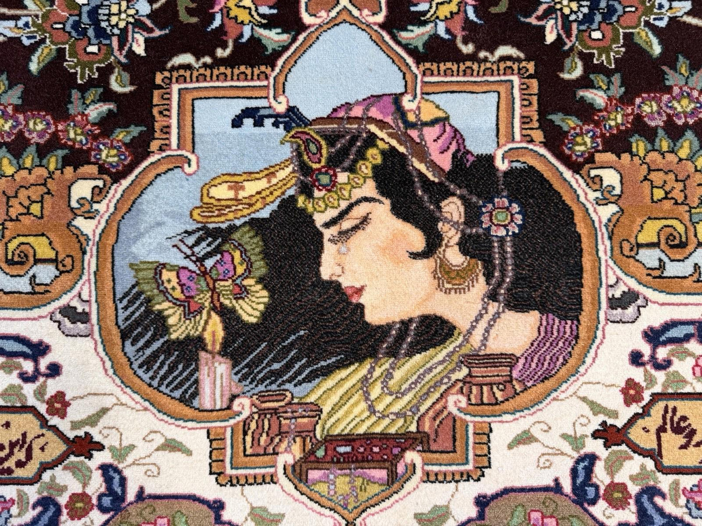 5’7”x7’10” Hand-knotted Pictorial Tabriz Rug