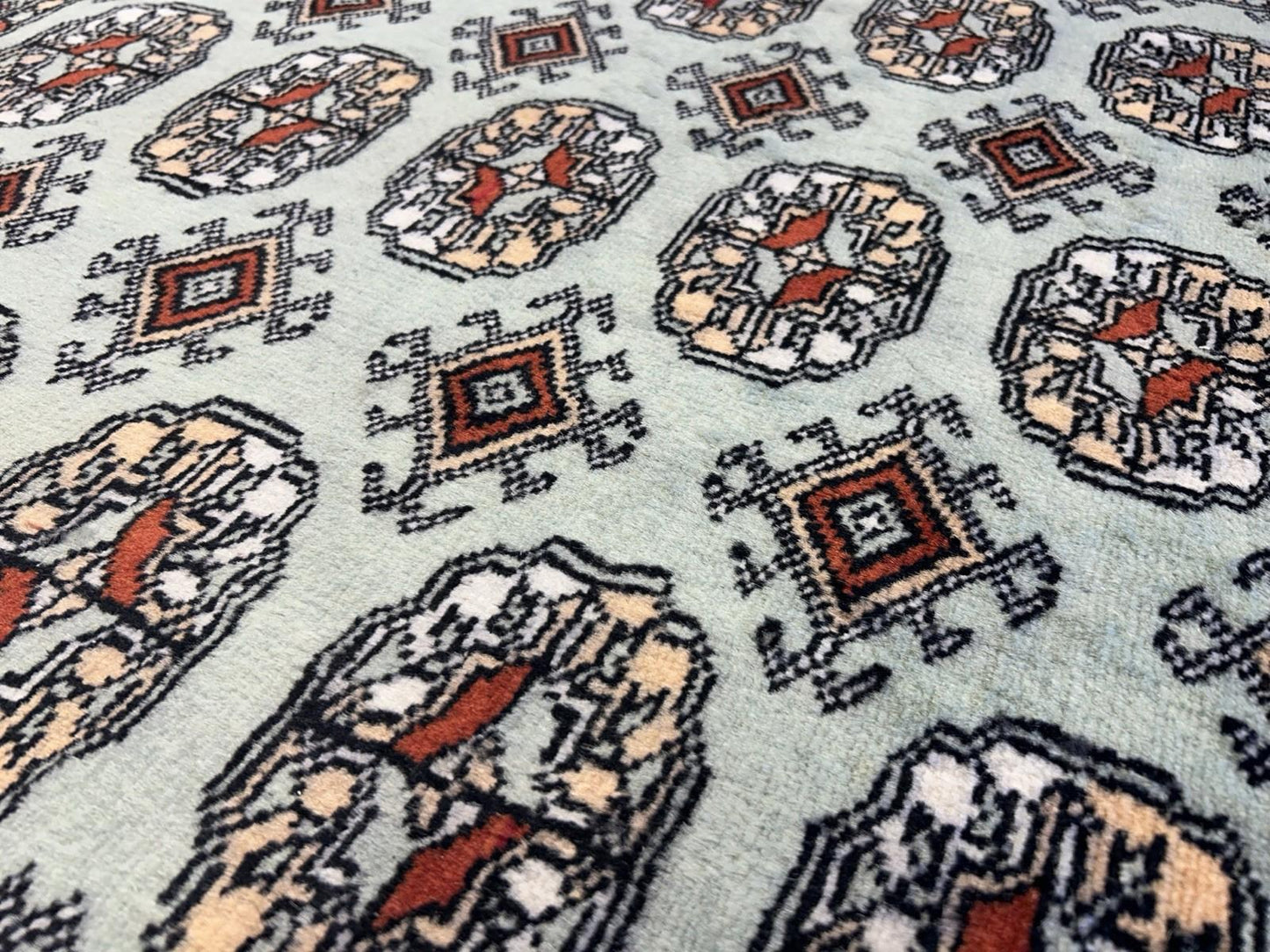 4’x6’ Hand-knotted Bokhara Area Rug