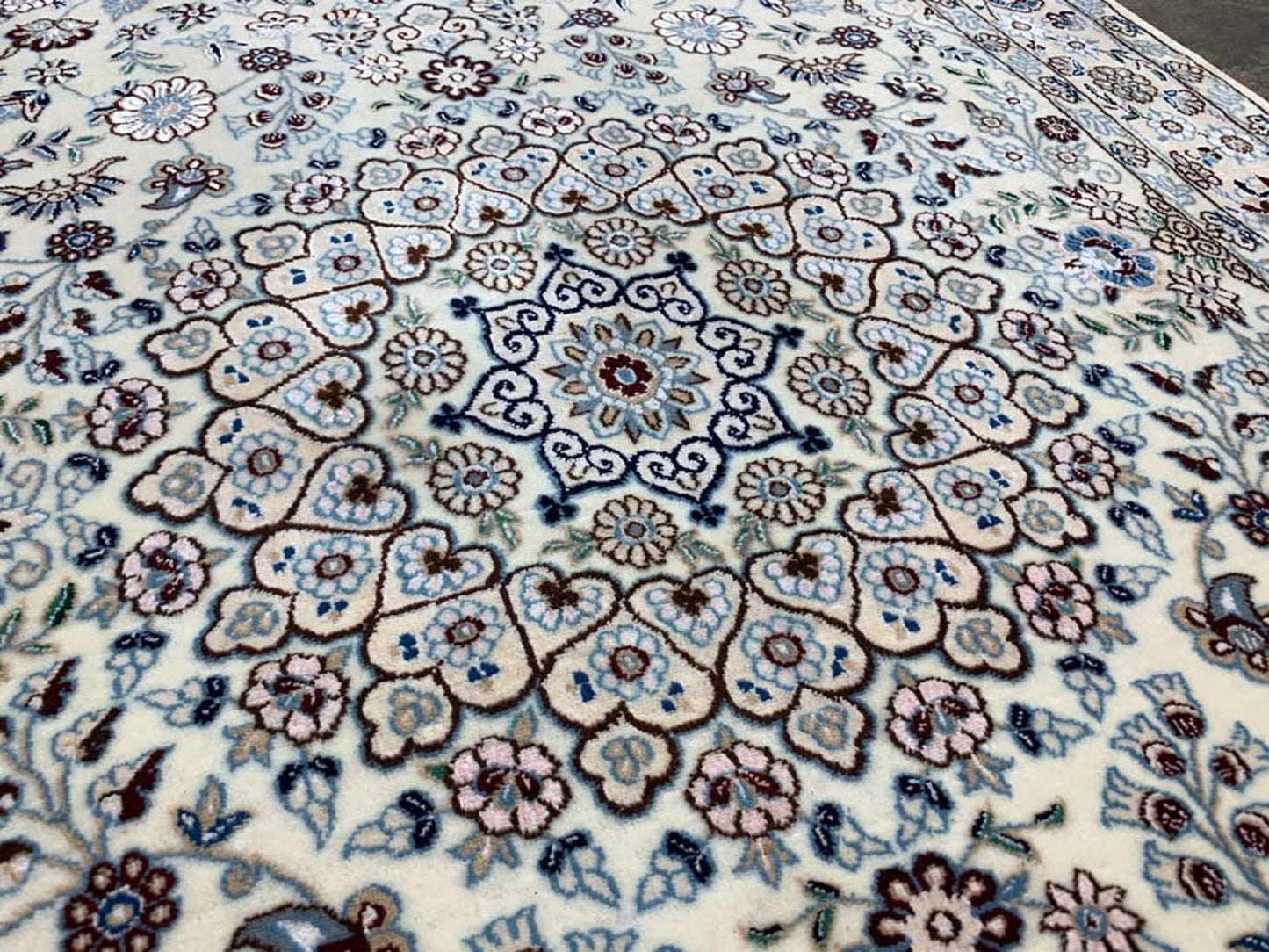 3'2"x4'7" Very Fine Handmade Wool & Silk  Persian Nain Rug